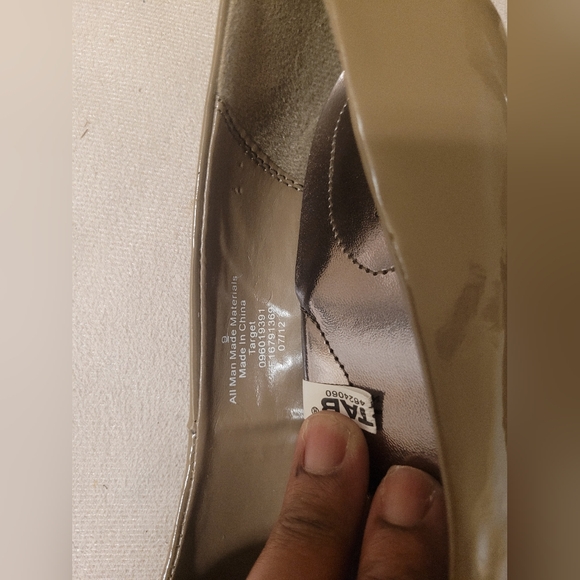 Merona Beige Patent Leather Heels Pumps Shoes Women's Size 9 - Picture 11 of 14